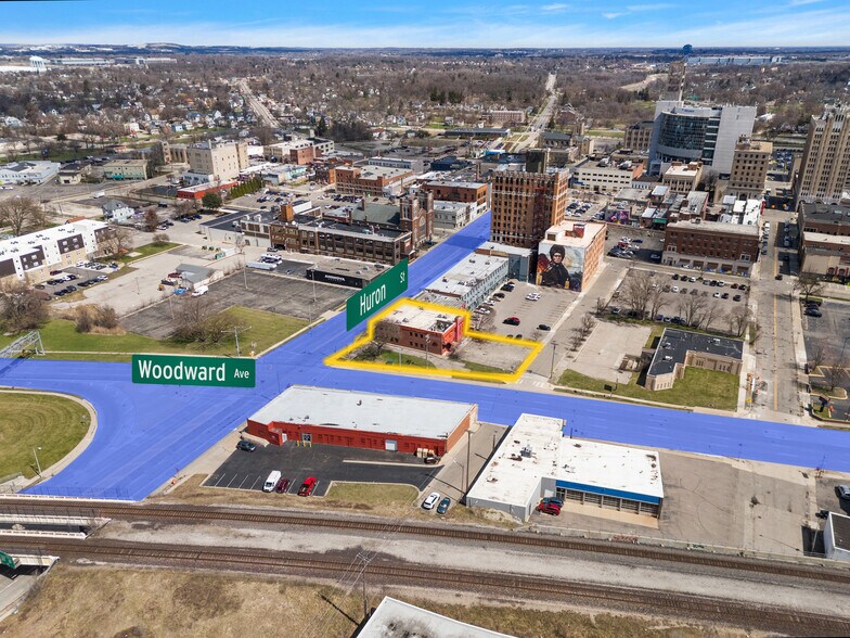 More Photos Of 71-75 W Huron St, Pontiac Office For Sale
