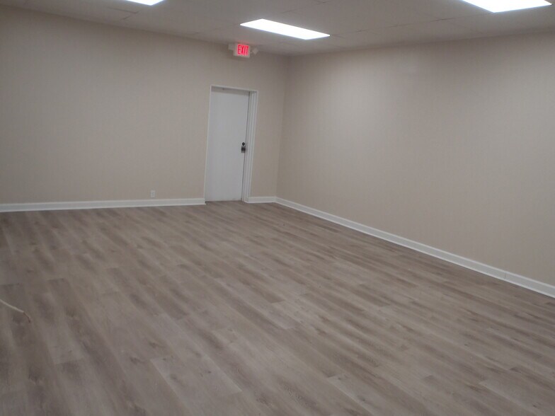 More Photos Of 2025 McLarty Dr, Newport Office For Sale