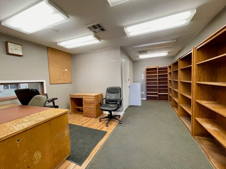 More Photos Of 821 W Main St, El Cajon Flex For Lease