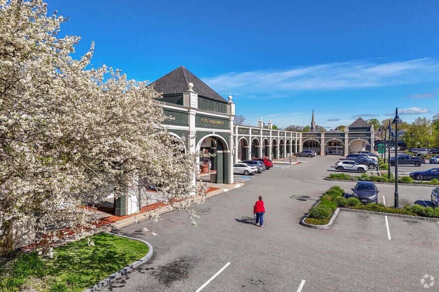 Primary Photo Of 181 Bellevue Ave, Newport Storefront For Lease