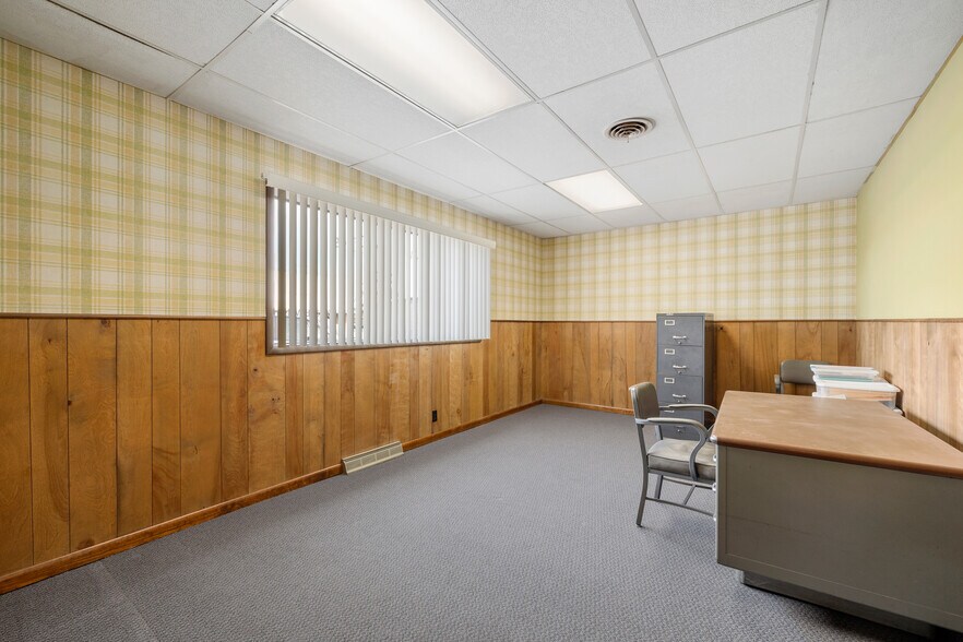 More Photos Of 116 E 2nd St, Kimball Office For Sale