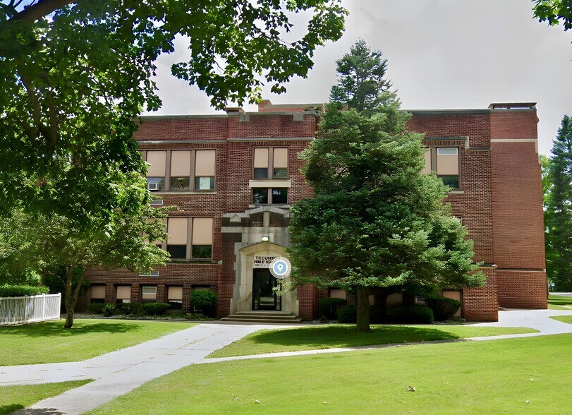 Primary Photo Of 212 N Ottawa St, Tecumseh Flex For Sale