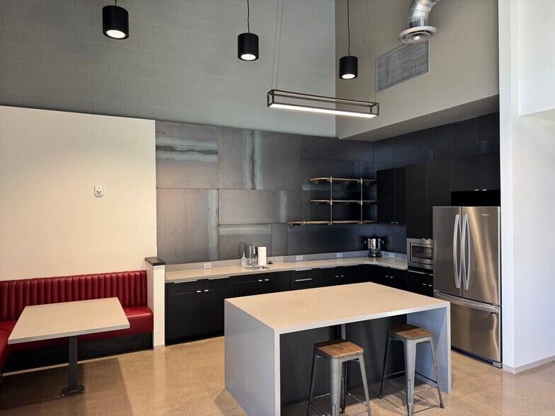 More Photos Of 31606 N Cave Creek Rd, Cave Creek Self Storage For Sale