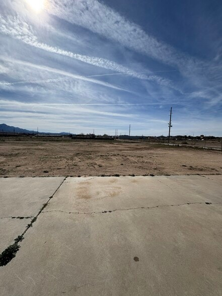 More Photos Of 3600 Glenn, Kingman Auto Repair For Lease