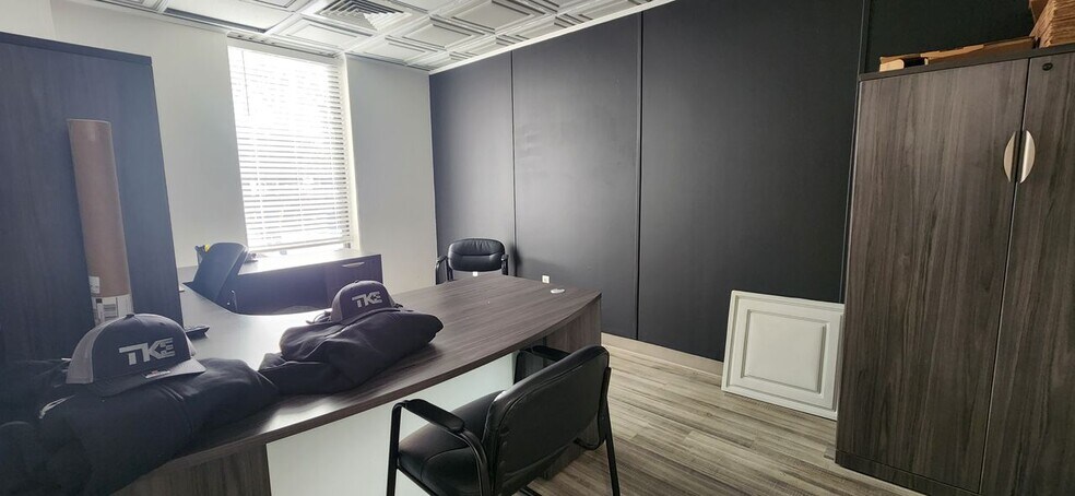 More Photos Of 7810 Sears Blvd, Pensacola Warehouse For Lease