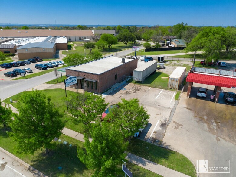 More Photos Of 300 Fox Ave, Lewisville Freestanding For Sale