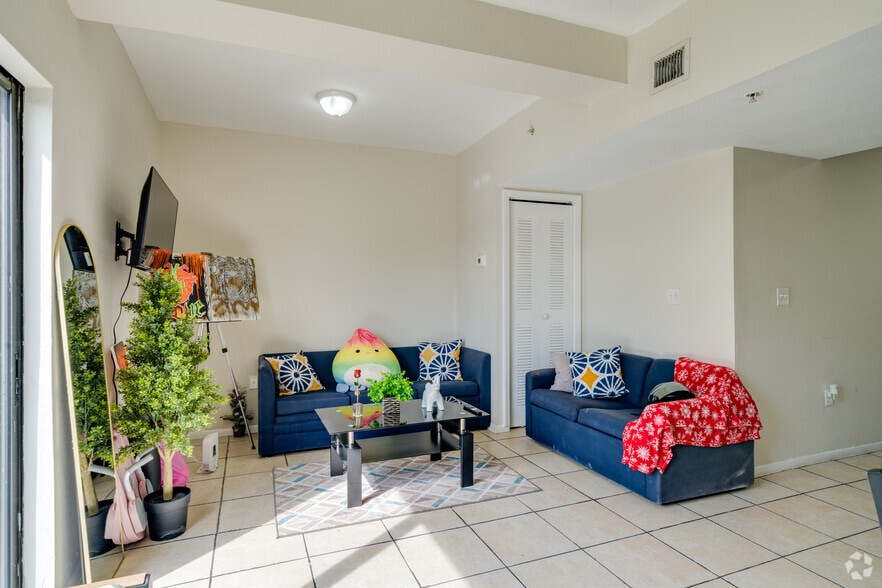 More Photos Of 763 SW 5th St, Miami Apartments For Sale