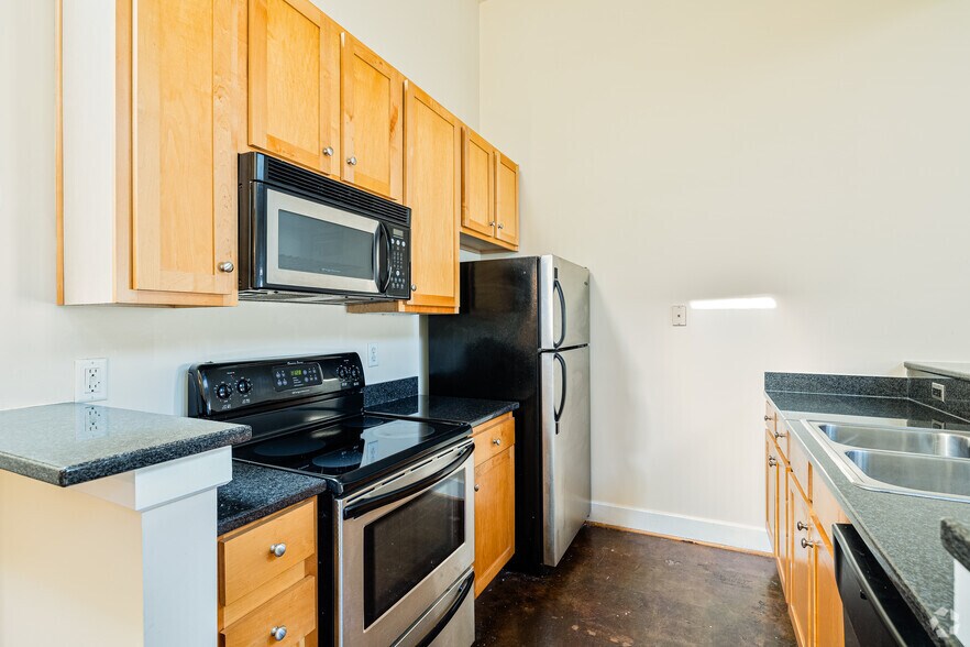 More Photos Of 2411 E Franklin St, Richmond Apartments For Lease