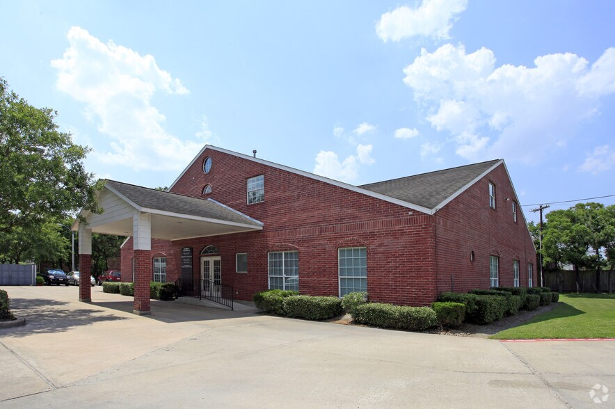 More Photos Of 1414 S Friendswood Dr, Friendswood Office For Lease