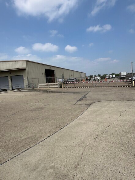 More Photos Of 8316 Lone Tree Rd, Victoria Industrial For Lease