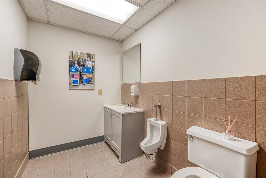 More Photos Of 130-150 Eva St, Saint Paul Industrial For Sale