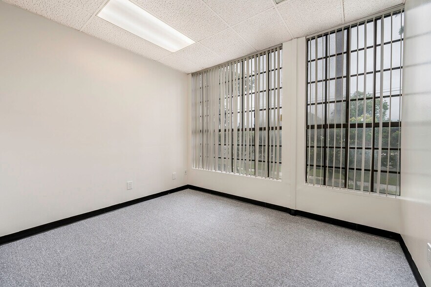 More Photos Of 800 E Wardlow Rd, Long Beach Loft Creative Space For Lease