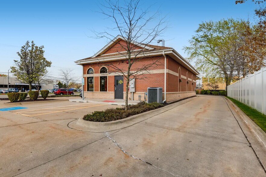 More Photos Of 7231 171ST St, Tinley Park Fast Food For Lease