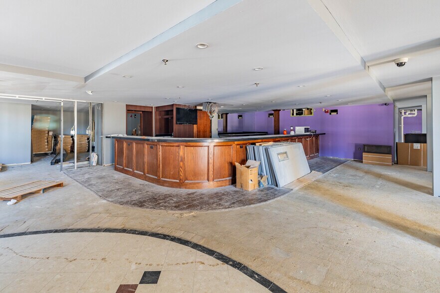 More Photos Of 31525 W 12 Mile Rd, Farmington Hills Hospital For Sale