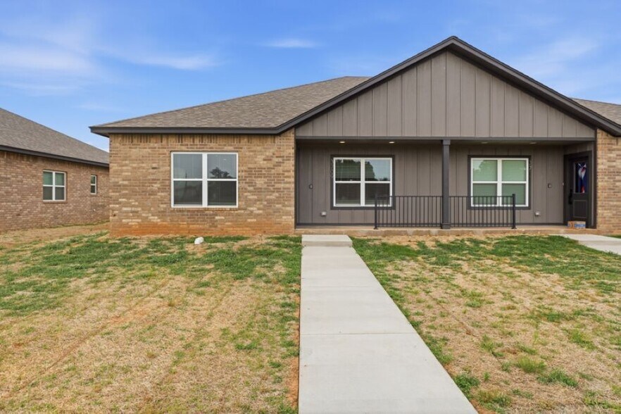 More Photos Of 3611 & 3613 Frontier Avenue, Ponca City Specialty For Sale