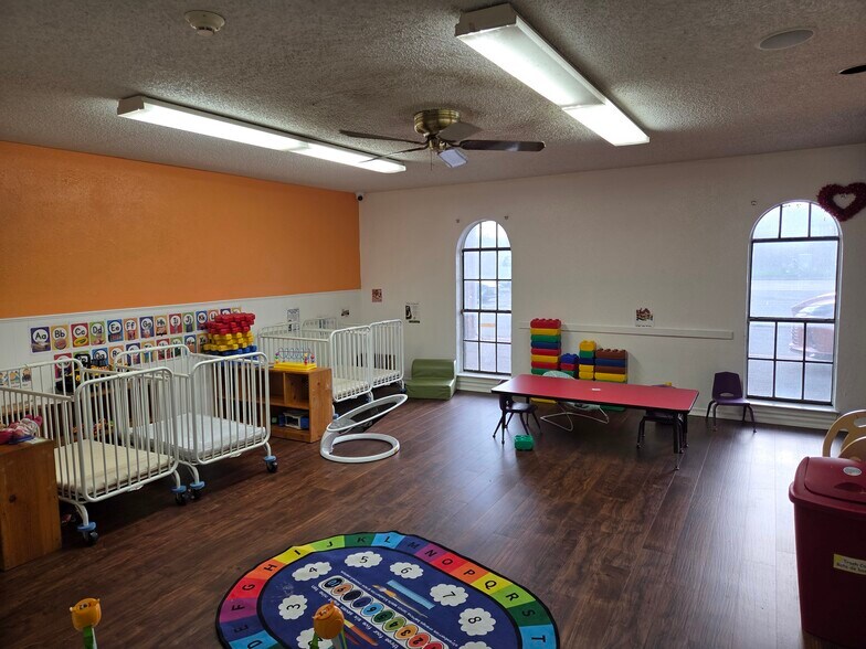 More Photos Of 1339 N Masters Dr, Dallas General Retail For Sale