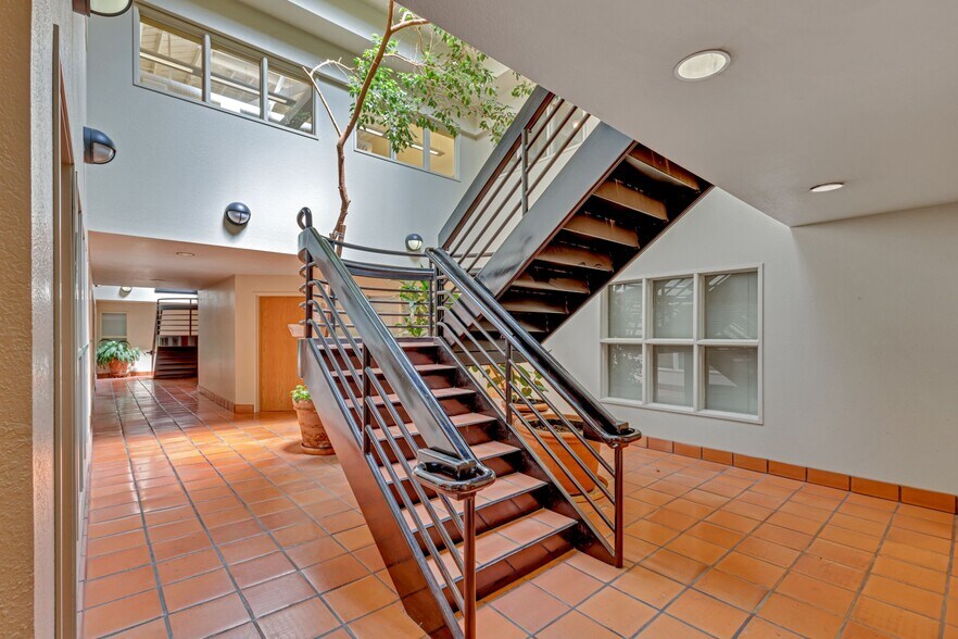 More Photos Of 220 4th St, Oakland Office For Lease
