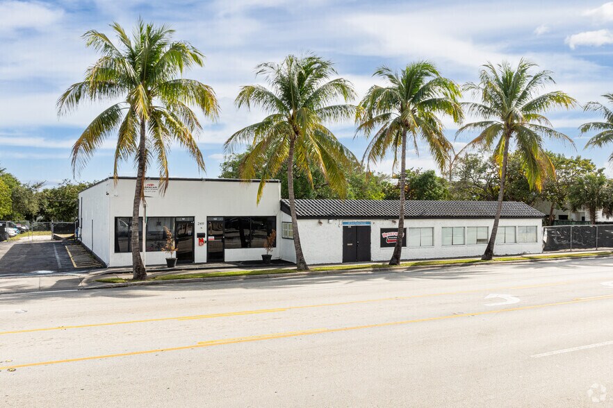 More Photos Of 249 S Federal Hwy, Dania Storefront Retail Office For Sale