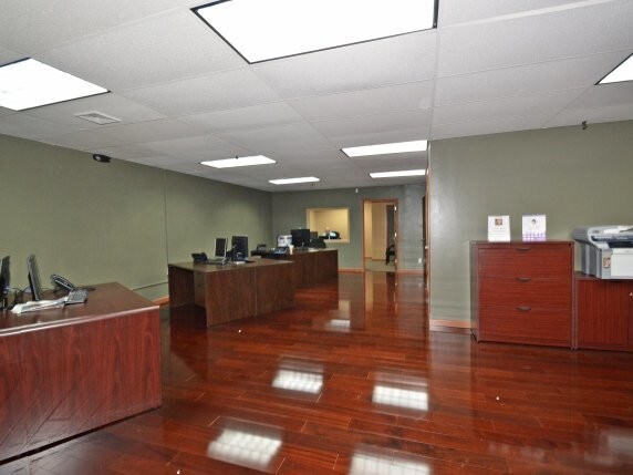 More Photos Of 108-122 New South Rd, Hicksville Warehouse For Lease