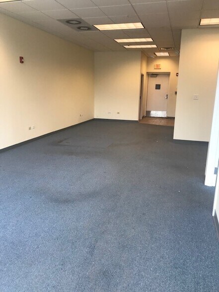 More Photos Of 99 E Palatine Rd, Prospect Heights Freestanding For Lease