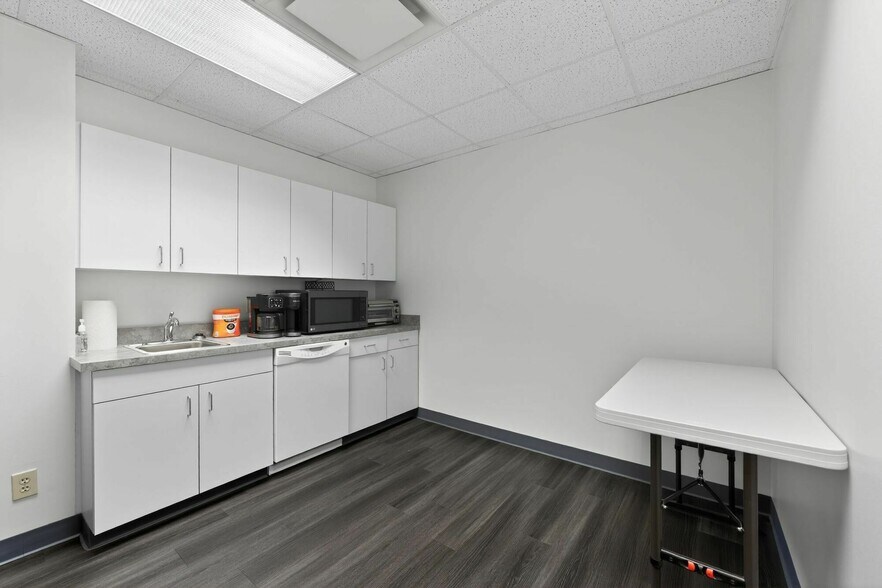 More Photos Of 400 TechneCenter Dr, Milford Office For Sale