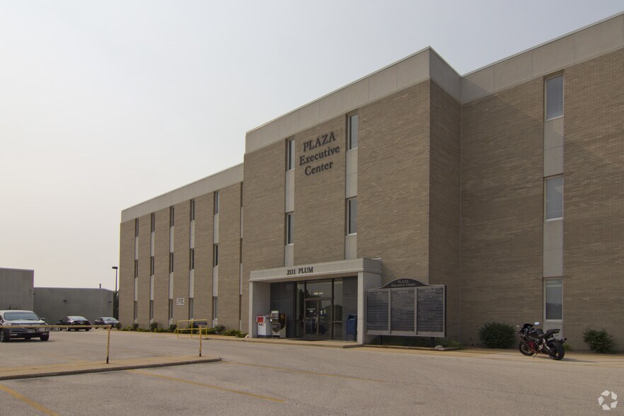 More Photos Of 2111 Plum St, Aurora Office For Lease