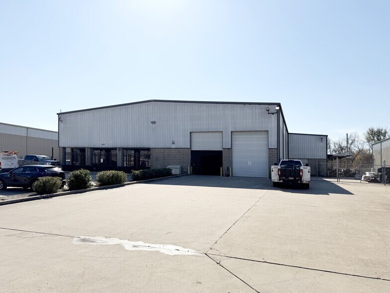Primary Photo Of 6107 Brittmoore Rd, Houston Warehouse For Sale