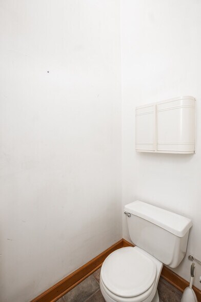 More Photos Of 1928 W Montrose Ave, Chicago Apartments For Lease