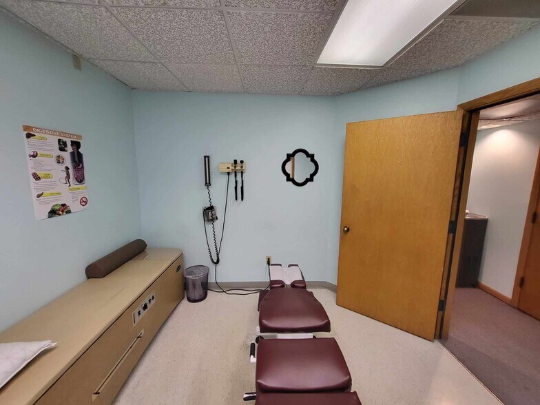 More Photos Of 700 2nd Ave N, Naples Medical For Lease