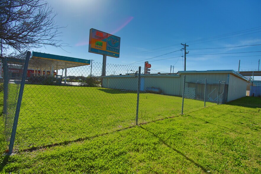 1800 Storey Ln, Dallas, TX 75220 Convenience Store For Sale