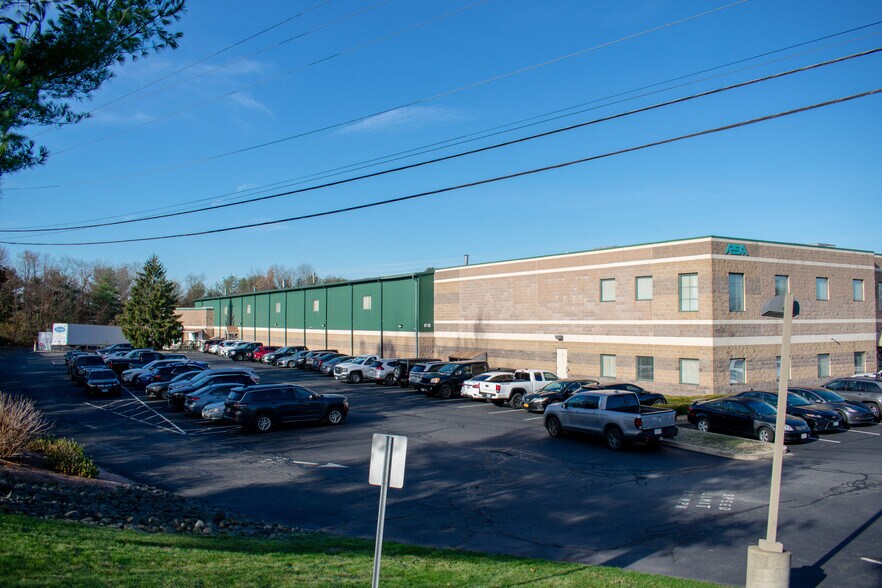 More Photos Of 4 Manley St, West Bridgewater Warehouse For Lease