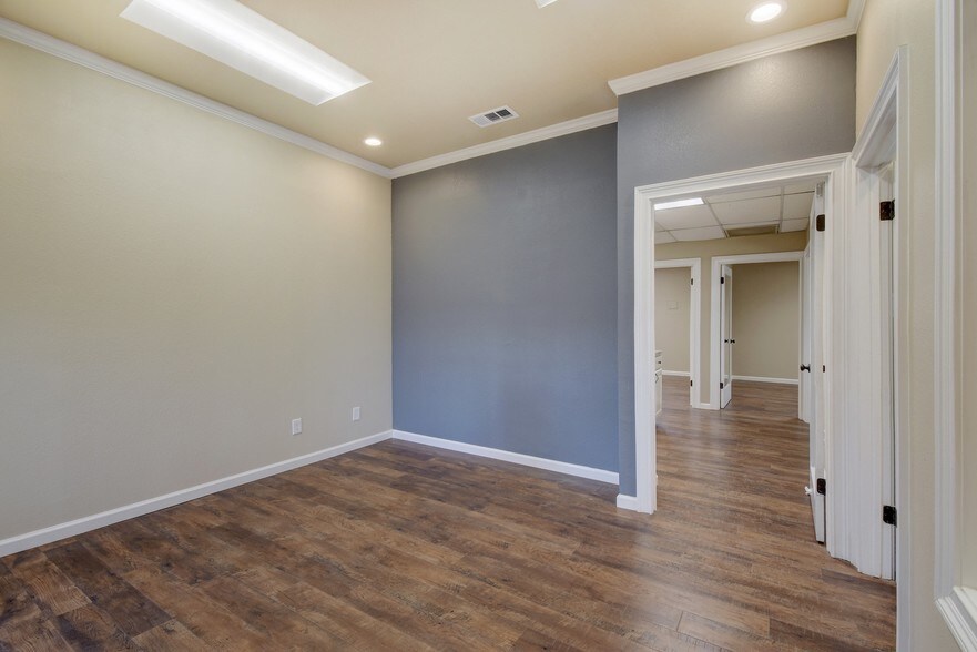More Photos Of 13740 N Highway 183, Austin Office For Sale