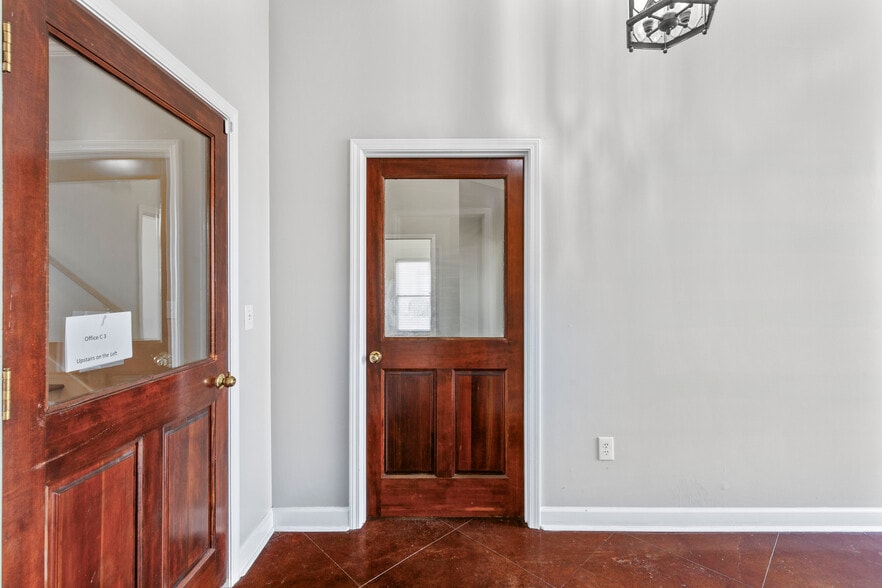 More Photos Of 403-C Towne Center Blvd, Ridgeland Office For Sale