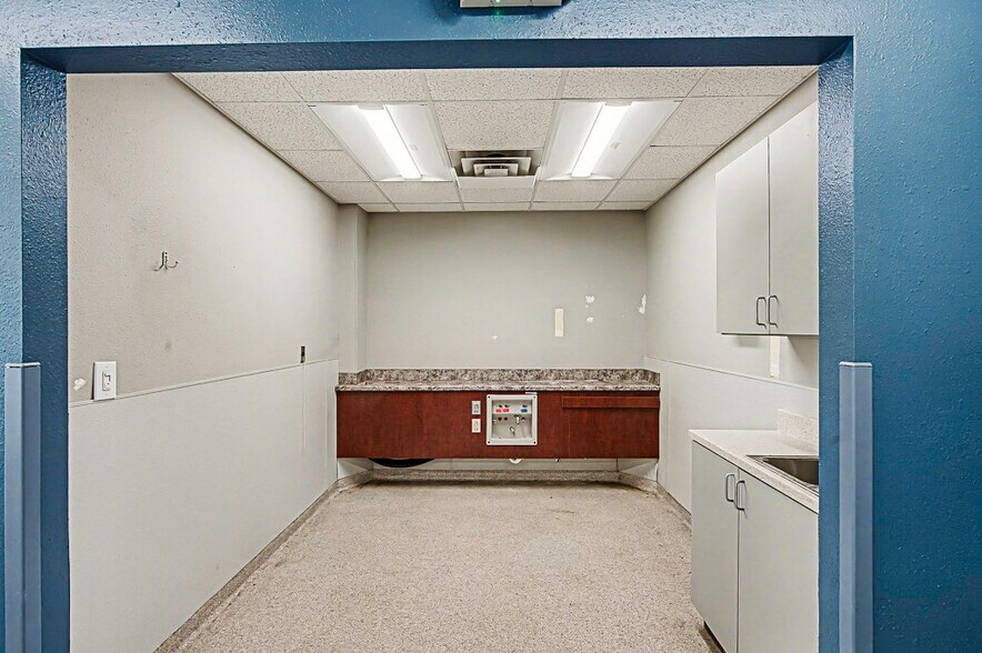 More Photos Of 2906 Washington Blvd, Belpre Medical For Sale