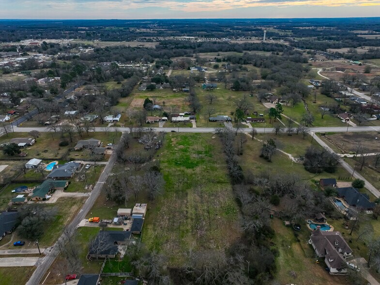 More Photos Of 410 S Oak St, Van Land For Sale