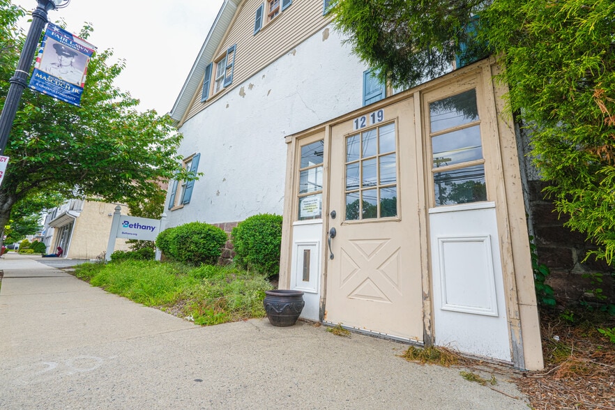 More Photos Of 12-19 River Rd, Fair Lawn Office For Sale
