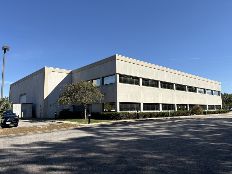Primary Photo Of 117 Londonderry Tpke, Hooksett Flex For Lease