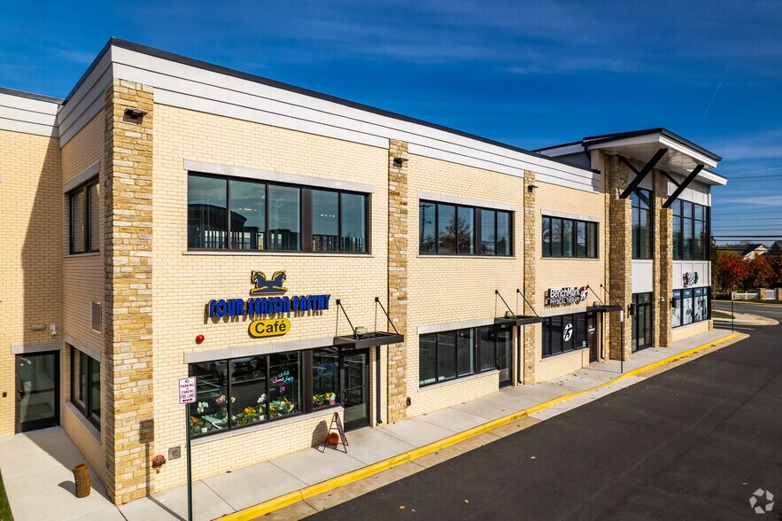 More Photos Of 20931 Ashburn Rd, Ashburn Storefront Retail Office For Lease