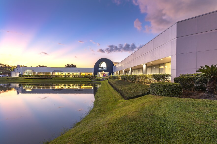 More Photos Of 14815-14863 Southwest Fwy, Sugar Land Medical For Lease