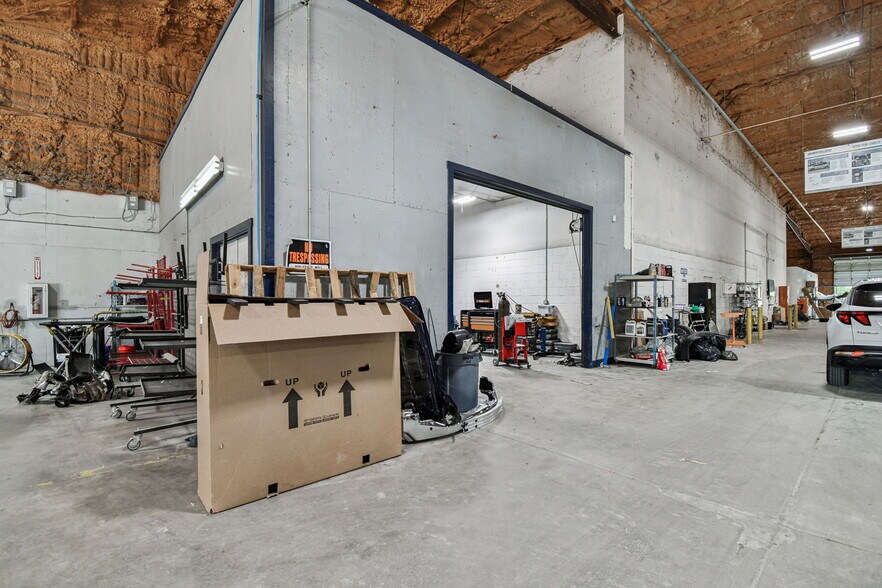 More Photos Of 4811 W Sligh Ave, Tampa Warehouse For Lease