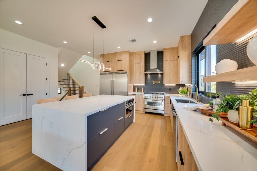 More Photos Of 3825 Munger Ave, Dallas Multifamily For Sale