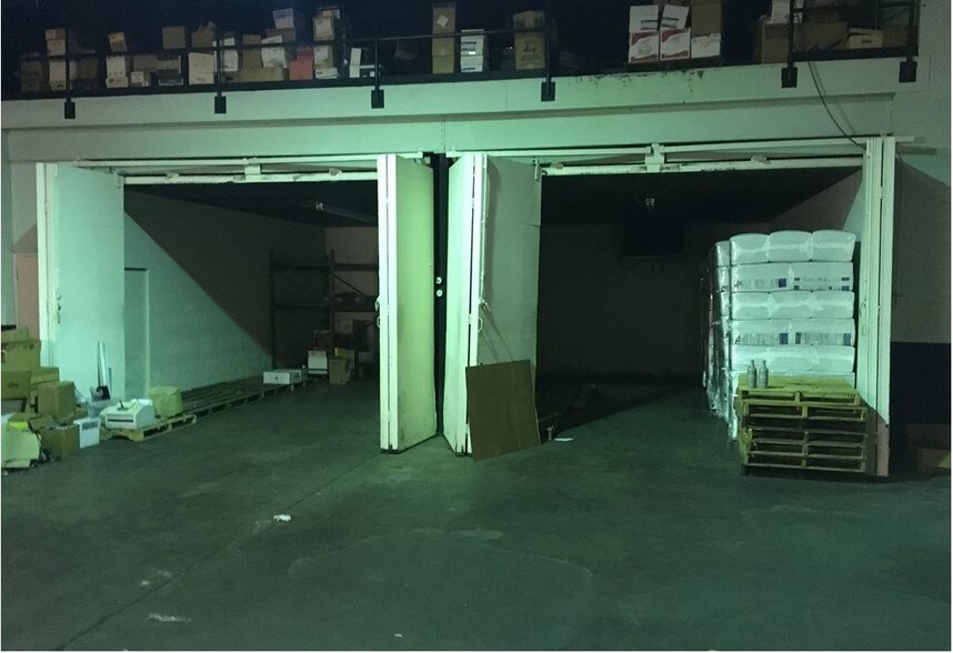 More Photos Of 905 7th Ave, Charleston Service For Sale