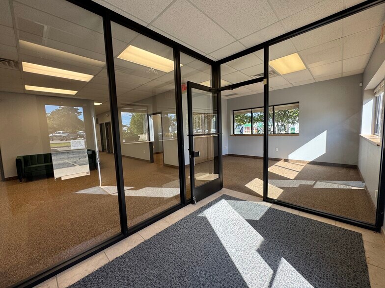More Photos Of 510 S Maple Rd, Ann Arbor Office For Sale