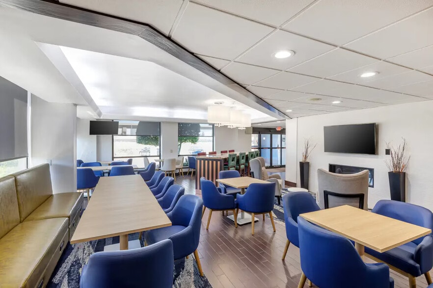 More Photos Of 11069 Composite Dr, Dallas Hotel For Sale