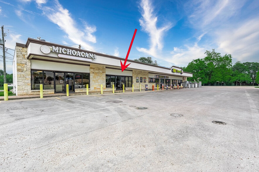 More Photos Of 1417 7th St, Bay City Storefront For Lease