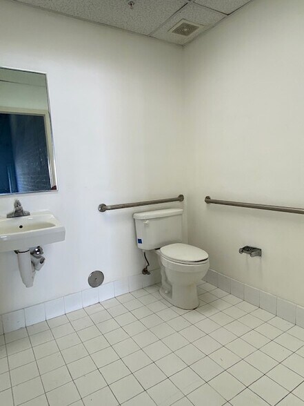 More Photos Of 11379-11399 NW 122nd St, Medley Warehouse For Sale
