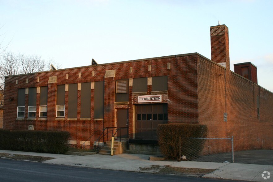 More Photos Of 242 Suffolk St, Holyoke Light Manufacturing For Sale