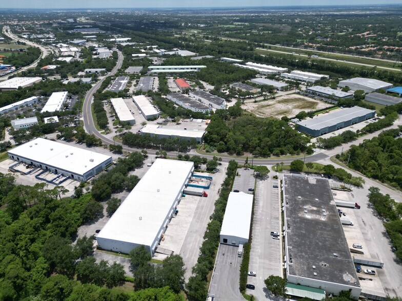 More Photos Of 671-673 NW Enterprise Dr, Port, Port Saint Lucie Manufacturing For Lease