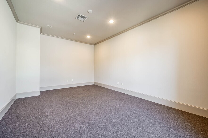 More Photos Of 256 Ed English Dr, Shenandoah Medical For Sale