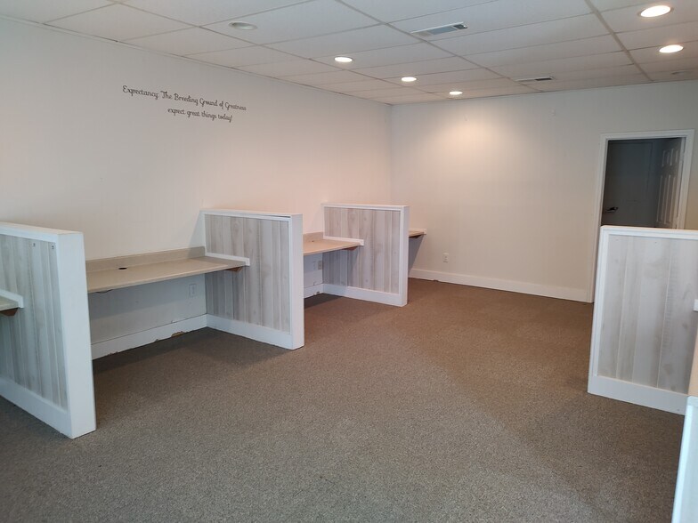 More Photos Of 1325 Shannon Rd E, Sulphur Springs Medical For Lease